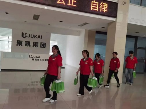 聚凯集团 ：初伏送清凉 关怀沁人心